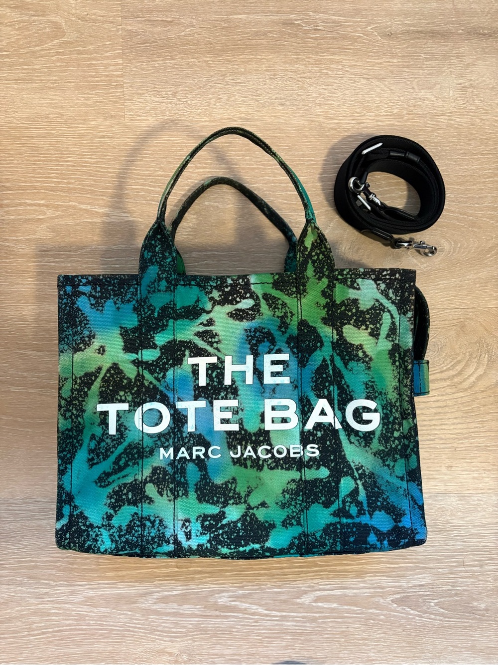 Medium Marc Jacobs “Mother Earth Splatter” 🌎🫟 The Tote Bag